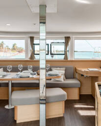 катамаран-img-9 32 катамаран img 9 uai Авторские путешествия по миру Kurs180 | Путешествуй Иначе